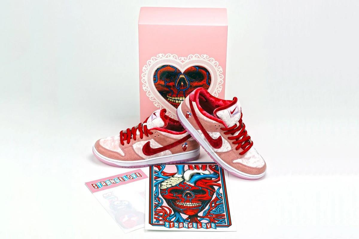 StrangeLove Skateboards x Nike SB Dunk Low StrangeLove Skateboards x Nike SB Dunk Low