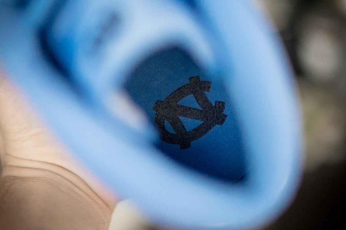 Tar Heels UNC et les alligators de Floride reçoivent des PE de luxe d'Air Jordan 1 Tar Heels UNC et les alligators de Floride reçoivent des PE de luxe d'Air Jordan 1