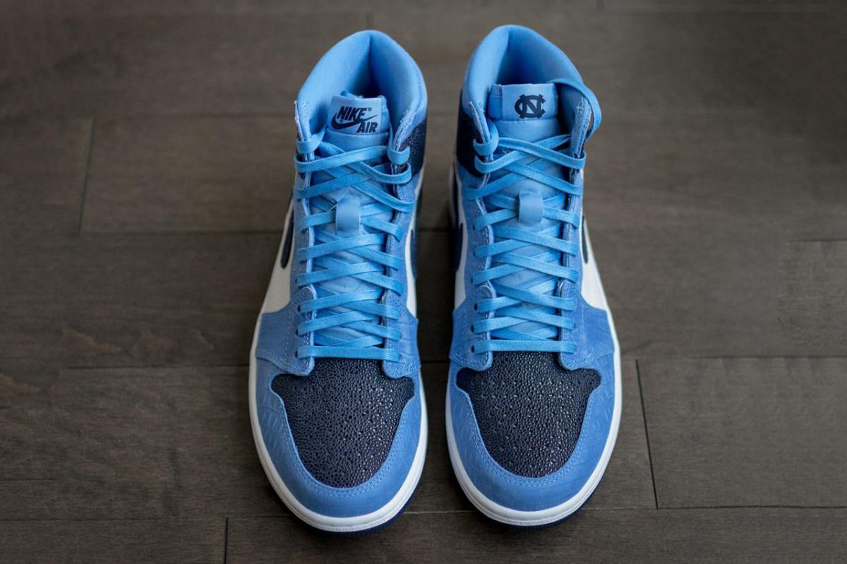 Tar Heels UNC et les alligators de Floride reçoivent des PE de luxe d'Air Jordan 1 Tar Heels UNC et les alligators de Floride reçoivent des PE de luxe d'Air Jordan 1