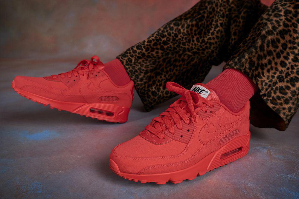 Nike apporte des motifs et des gravures d'archives audacieux à Air Max 90 By You Nike apporte des motifs et des gravures d'archives audacieux à Air Max 90 By You
