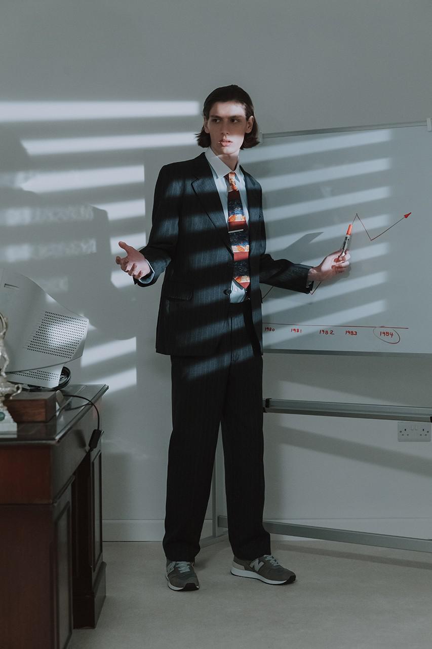 La prochaine 1300JP de New Balance à l'honneur dans un éditorial sur le thème des années 80 La prochaine 1300JP de New Balance à l'honneur dans un éditorial sur le thème des années 80