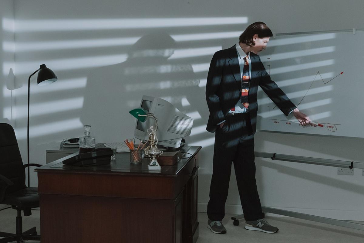 La prochaine 1300JP de New Balance à l'honneur dans un éditorial sur le thème des années 80 La prochaine 1300JP de New Balance à l'honneur dans un éditorial sur le thème des années 80