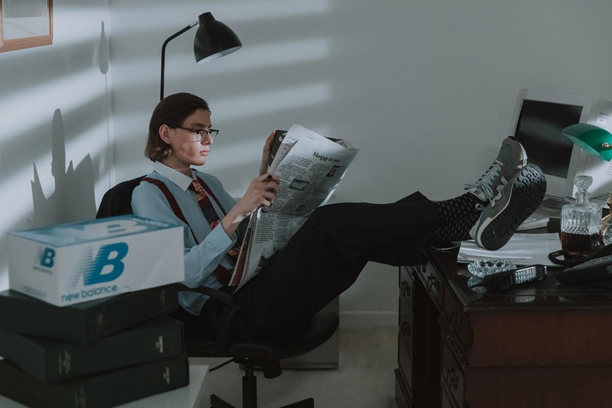 La prochaine 1300JP de New Balance à l'honneur dans un éditorial sur le thème des années 80 La prochaine 1300JP de New Balance à l'honneur dans un éditorial sur le thème des années 80