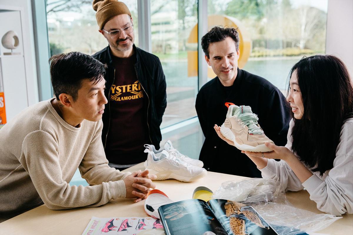 Edison Chen déballe la nouvelle Delta SP "Sail" de la marque Jordan Edison Chen déballe la nouvelle Delta SP "Sail" de la marque Jordan