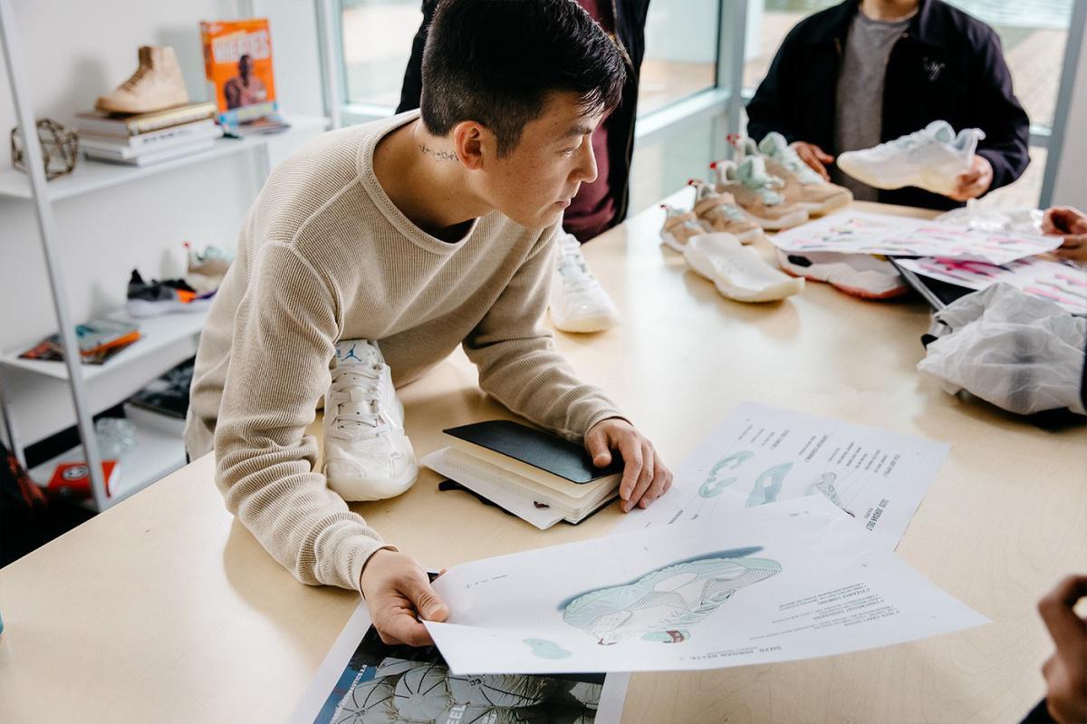 Edison Chen déballe la nouvelle Delta SP "Sail" de la marque Jordan Edison Chen déballe la nouvelle Delta SP "Sail" de la marque Jordan