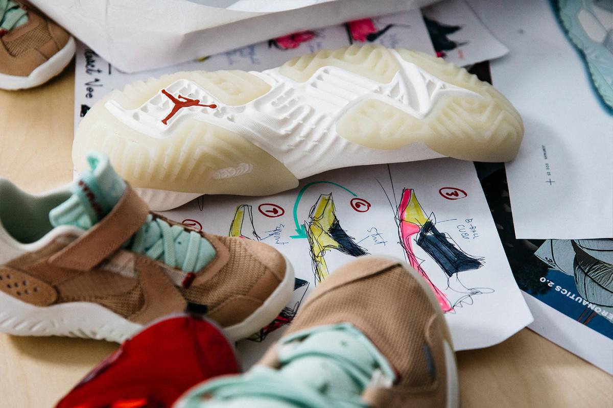 Edison Chen déballe la nouvelle Delta SP "Sail" de la marque Jordan Edison Chen déballe la nouvelle Delta SP "Sail" de la marque Jordan