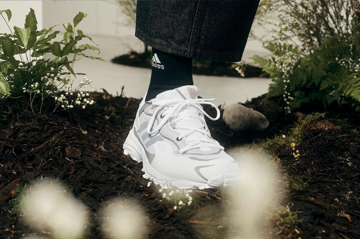 La collection "Gardening Club" d'adidas Strips est de retour pour une sortie en noir et blanc