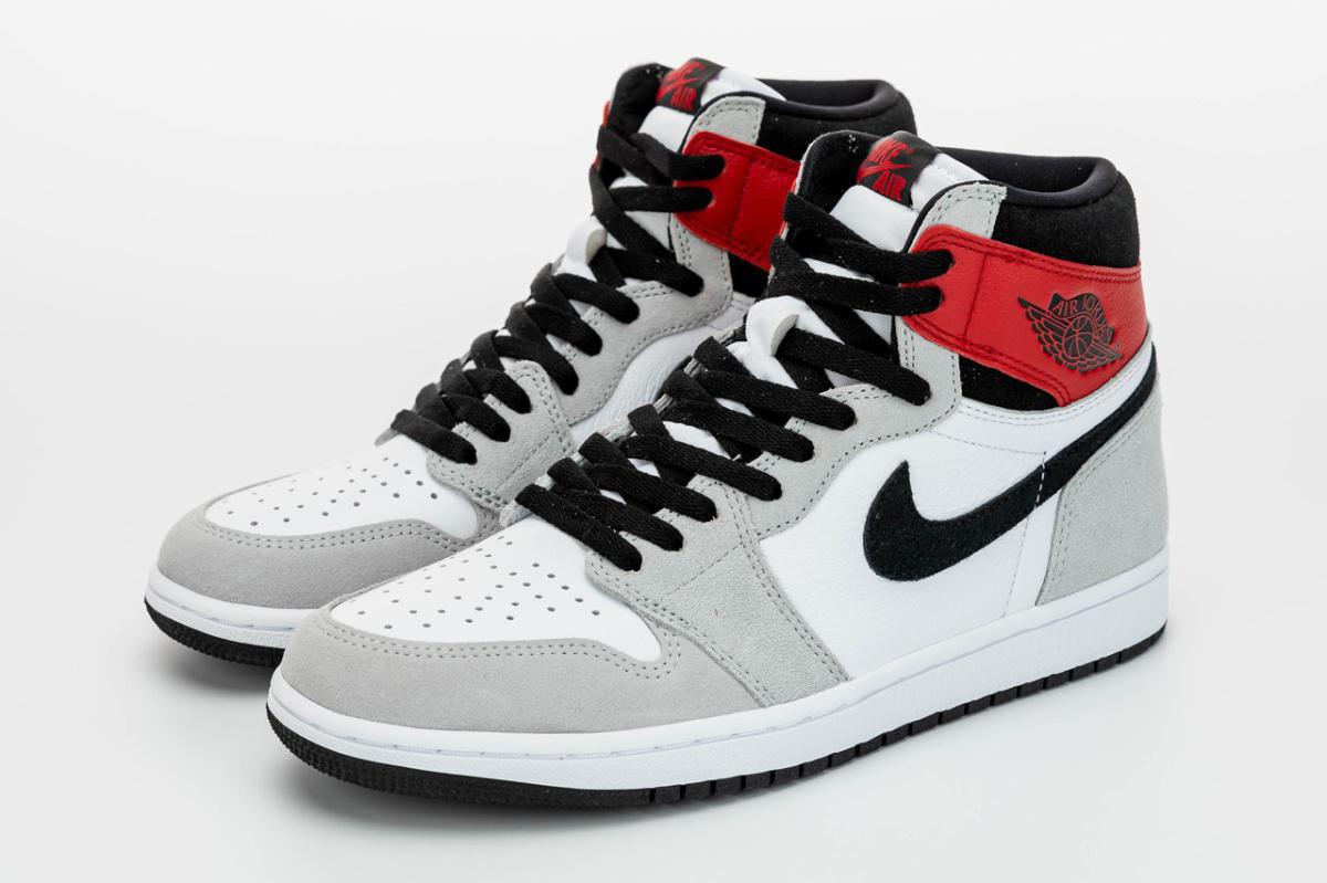Air Jordan 1 Retro High OG "Light Smoke Grey"