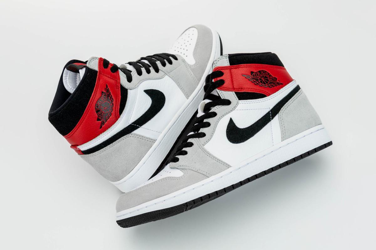 Air Jordan 1 Retro High OG "Light Smoke Grey"