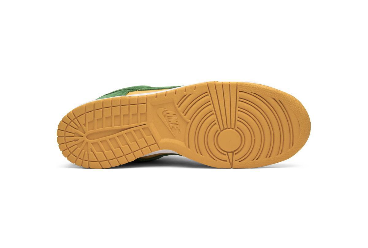 NIKE SB Dunk Low Bucks NIKE SB Dunk Low Bucks
