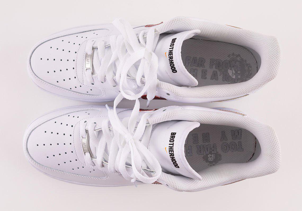 Joe Burrow et d'autres espoirs de sélection de la NFL reçoivent des chaussures Nike personnalisées avant la sélection de la NFL Joe Burrow et d'autres espoirs de sélection de la NFL reçoivent des chaussures Nike personnalisées avant la sélection de la NFL