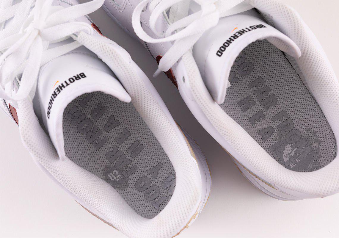 Joe Burrow et d'autres espoirs de sélection de la NFL reçoivent des chaussures Nike personnalisées avant la sélection de la NFL Joe Burrow et d'autres espoirs de sélection de la NFL reçoivent des chaussures Nike personnalisées avant la sélection de la NFL