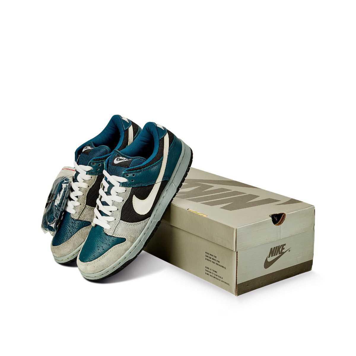 NIKE SB Dunk Low Pro x Futura NIKE SB Dunk Low Pro x Futura