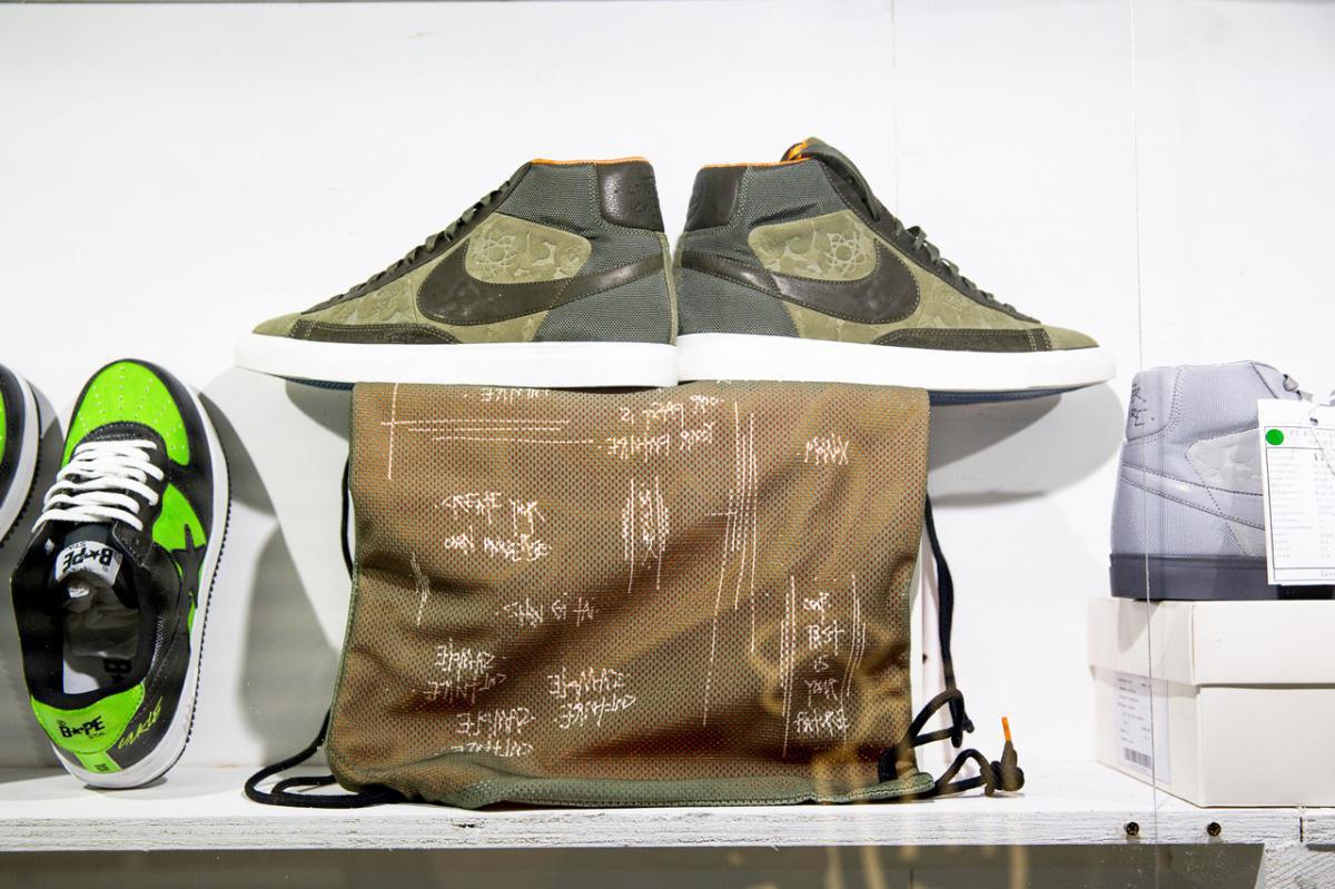 James Lavelle, fondateur de Mo'Wax et de l'UNKLE, partage les rares Collabs Nike SB et BAPE
