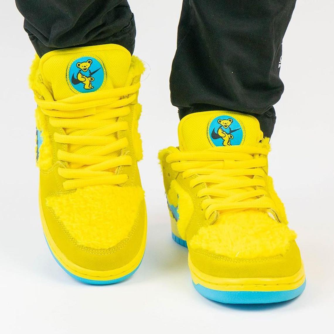 The Grateful Dead x Nike SB Dunk Low “Opti Yellow” The Grateful Dead x Nike SB Dunk Low “Opti Yellow”