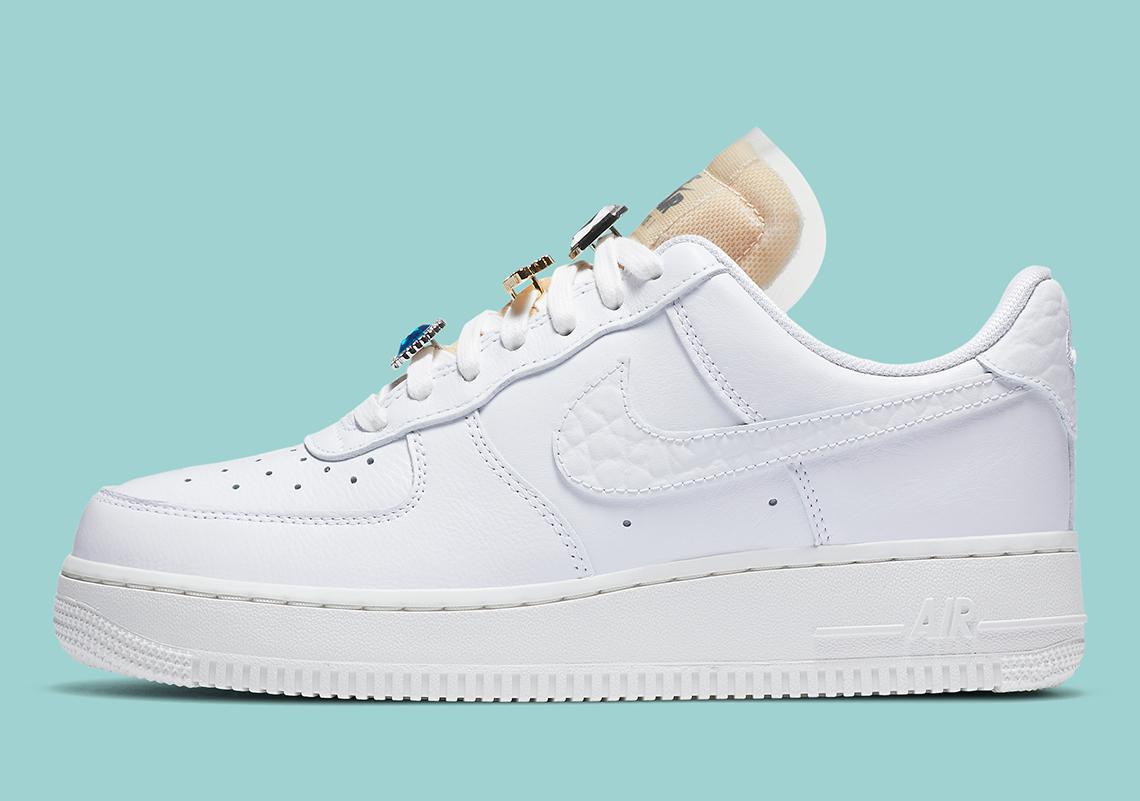 Nike ajoute un peu de Bling à l'air force 1 '07 LX Nike ajoute un peu de Bling à l'air force 1 '07 LX