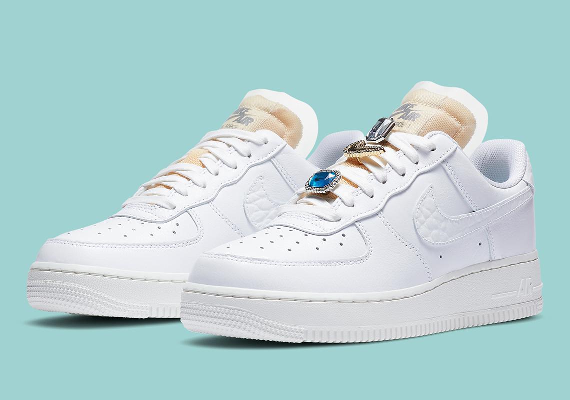 Nike ajoute un peu de Bling à l'air force 1 '07 LX Nike ajoute un peu de Bling à l'air force 1 '07 LX