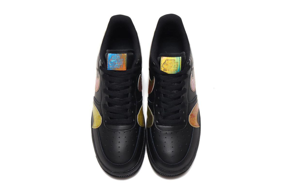 Nike couvre l'Air Force 1 avec des Swooshes Iridescent Nike couvre l'Air Force 1 avec des Swooshes Iridescent