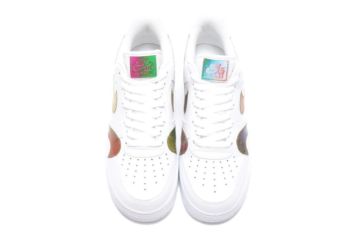 Nike couvre l'Air Force 1 avec des Swooshes Iridescent