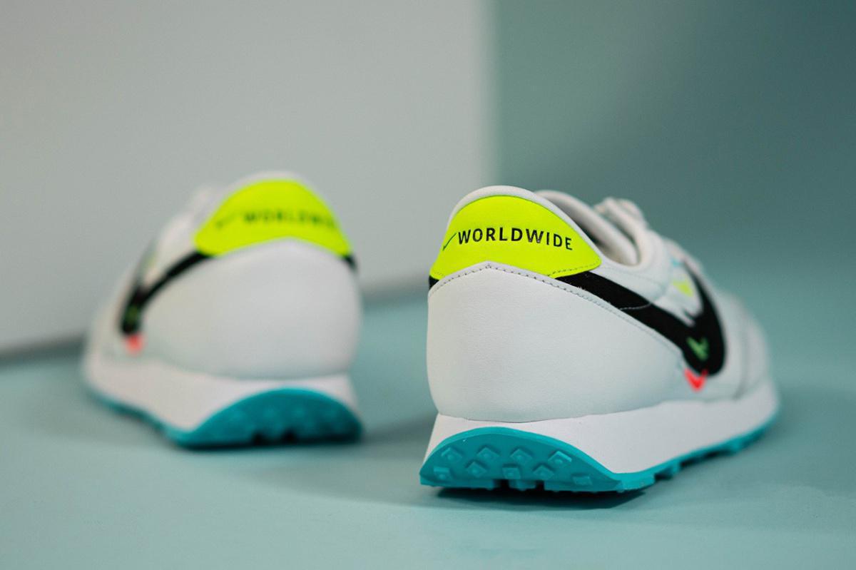 Mini Swooshes et couleurs vives pour la collection "Worldwide Pack" Mini Swooshes et couleurs vives pour la collection "Worldwide Pack"