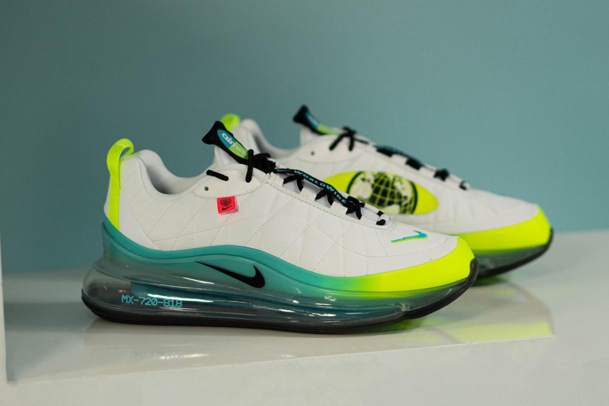 Mini Swooshes et couleurs vives pour la collection "Worldwide Pack" Mini Swooshes et couleurs vives pour la collection "Worldwide Pack"