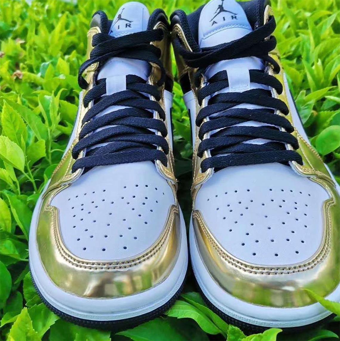 Une Air Jordan 1 apparaît avec des superpositions d'or Une Air Jordan 1 apparaît avec des superpositions d'or