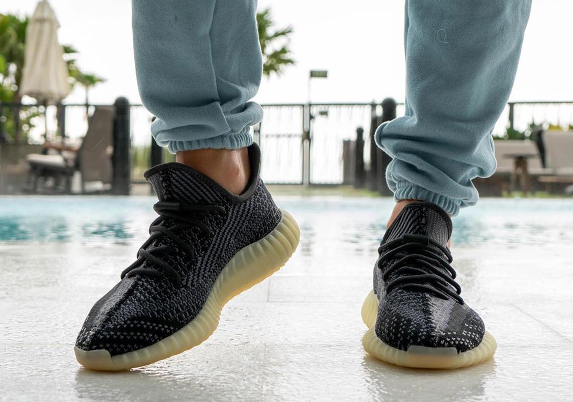 Yeezy Boost 350 v2 Asriel