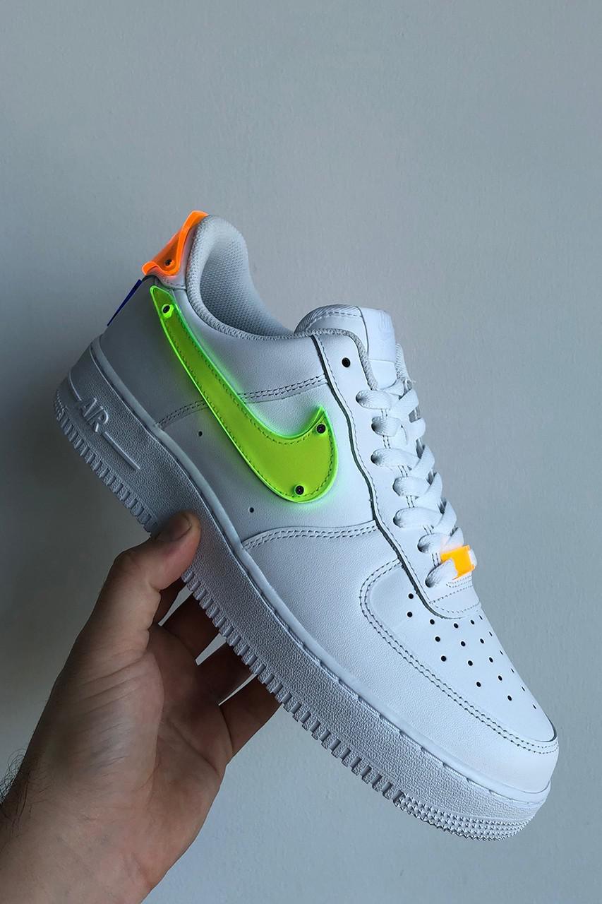 TBD retravaille l'Air Force 1 avec de l'acrylique thermoformé au néon