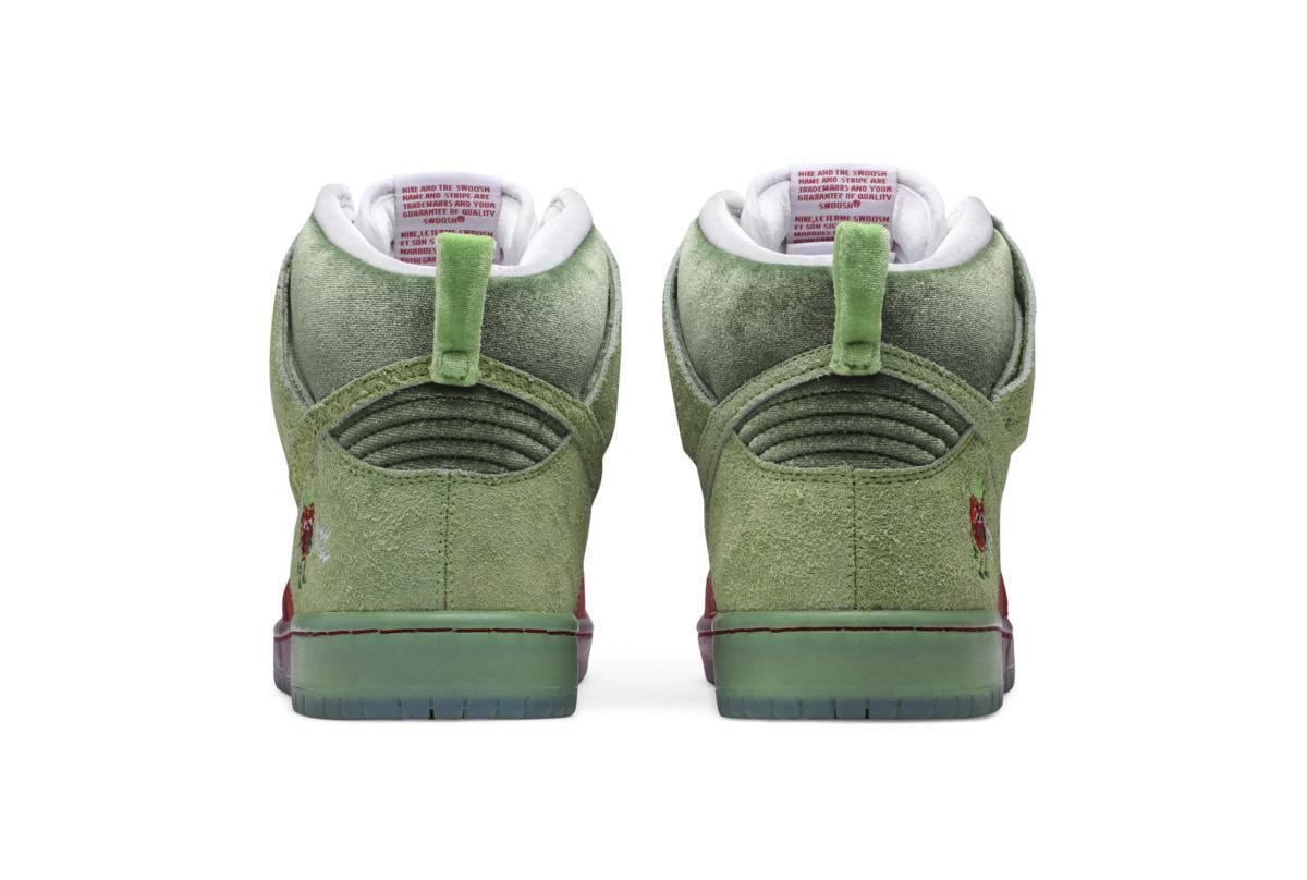 NIKE SB Dunk High Strawberry Cough NIKE SB Dunk High Strawberry Cough