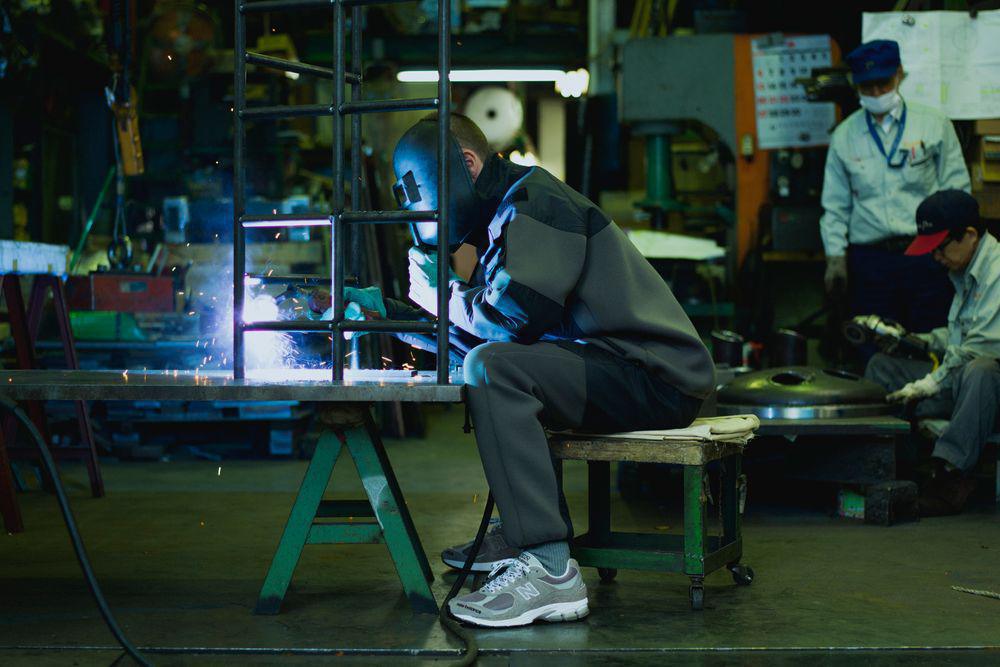INVINCIBLE et N.HOOLYWOOD pour une New Balance 2002R