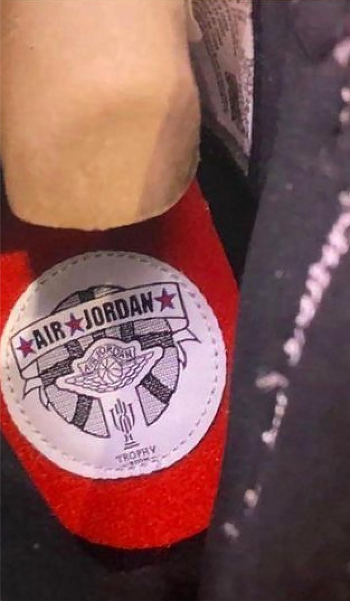 Premier regard sur la Trophy Room x Air Jordan 1 Retro High OG SP
