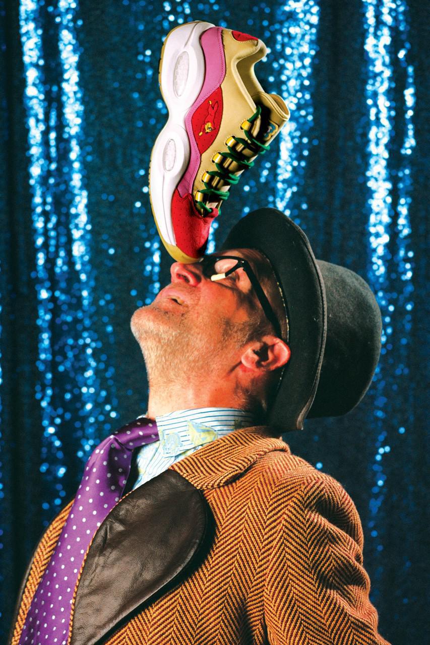 BBCICECREAM x Reebok Question Lows applique son graphique de chien de course BBCICECREAM x Reebok Question Lows applique son graphique de chien de course