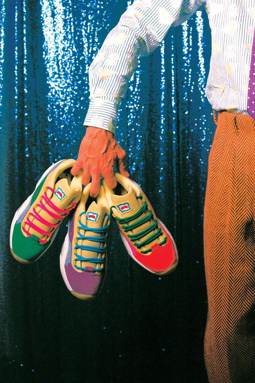 BBCICECREAM x Reebok Question Lows applique son graphique de chien de course BBCICECREAM x Reebok Question Lows applique son graphique de chien de course