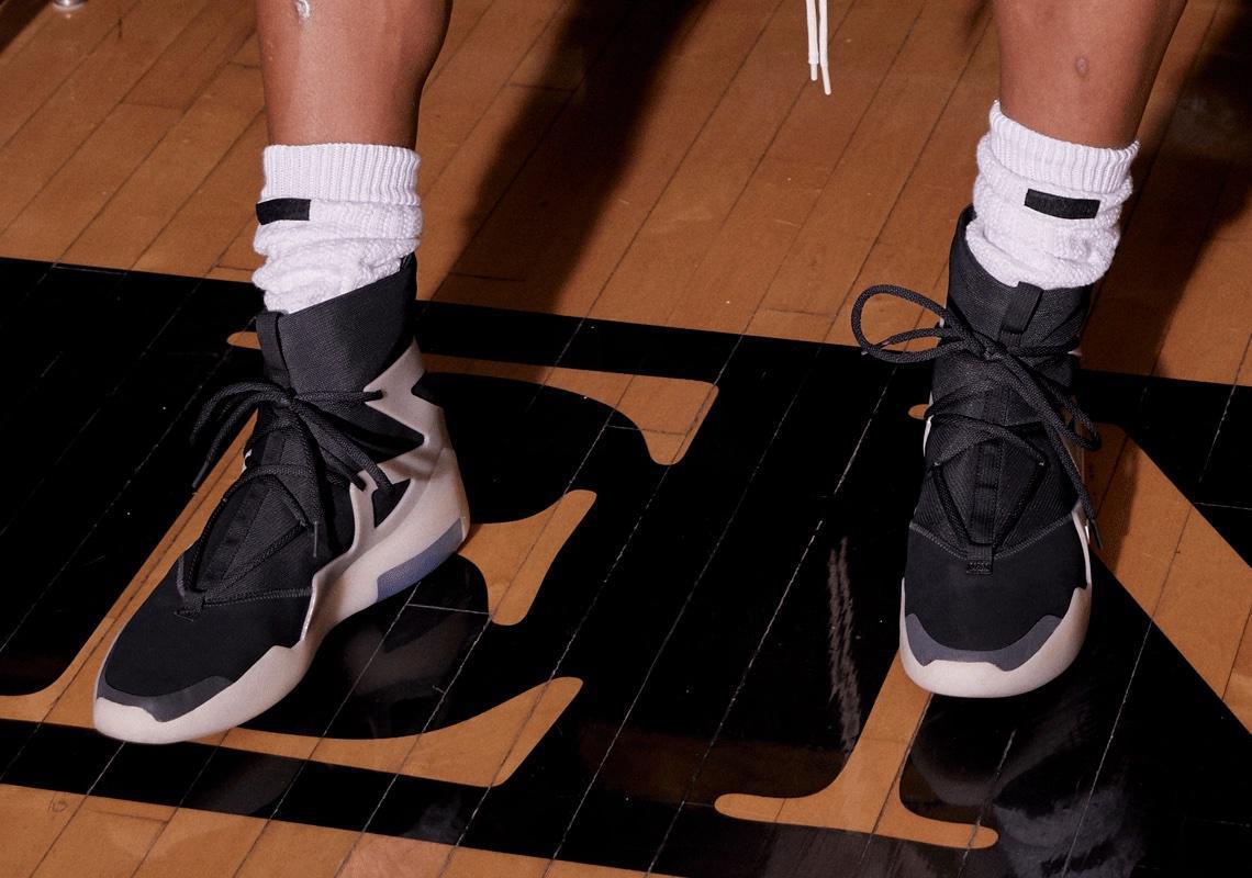 Nike tease une nouvelle Fear of God 