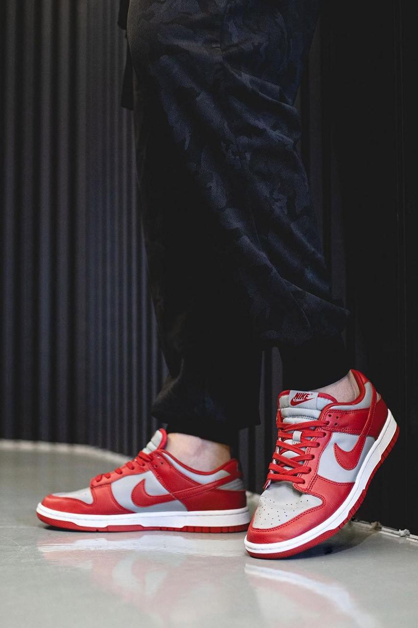 Deux. coloris de Nike Dunk Low 2021 font surface