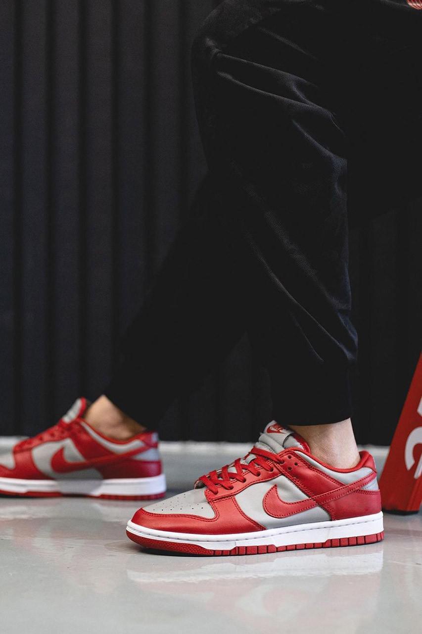 Deux. coloris de Nike Dunk Low 2021 font surface