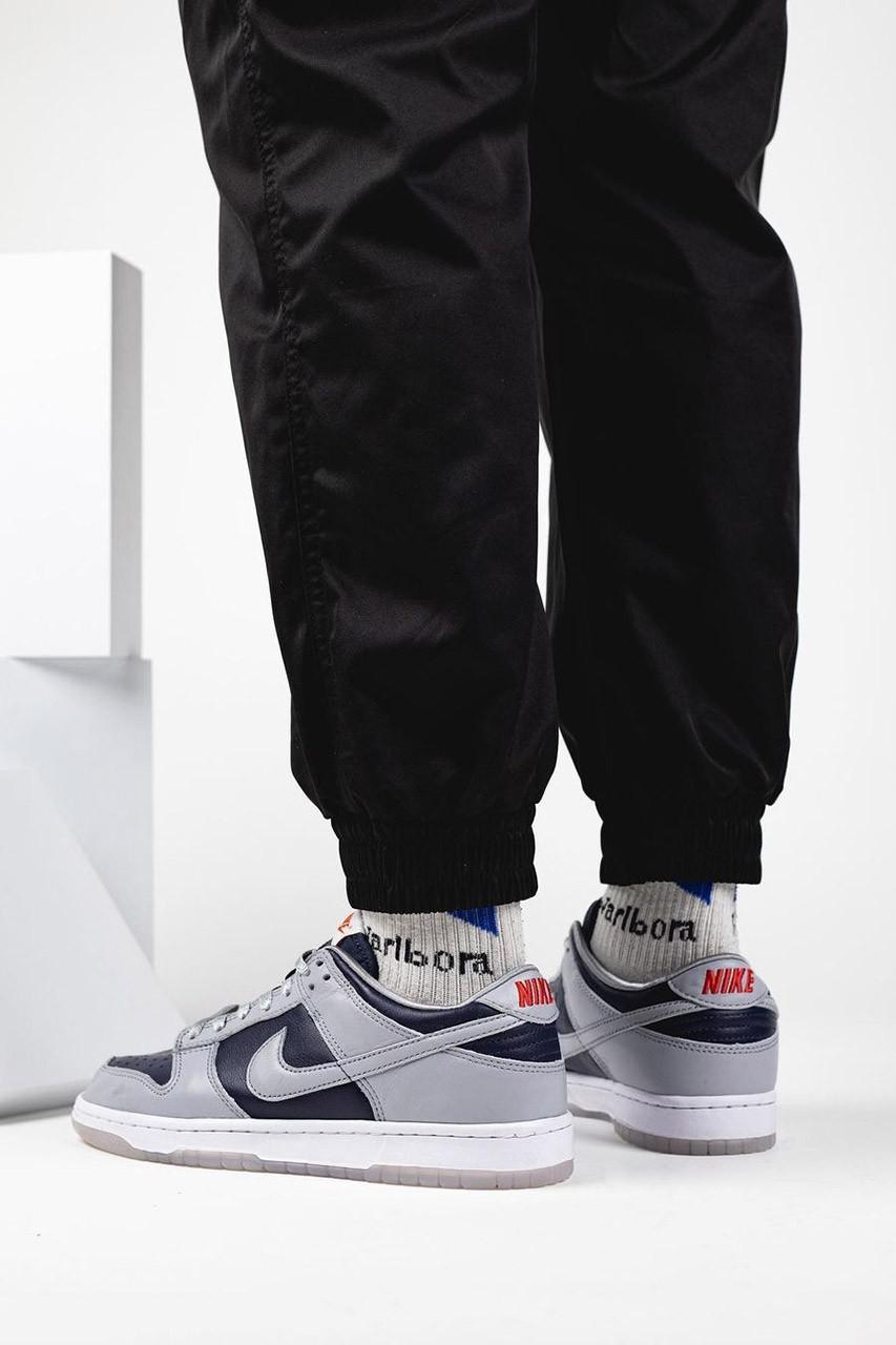 Deux. coloris de Nike Dunk Low 2021 font surface