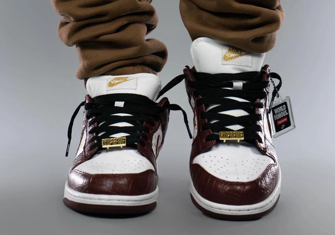 Supreme x Nike SB Dunk Low “Barkroot Brown”