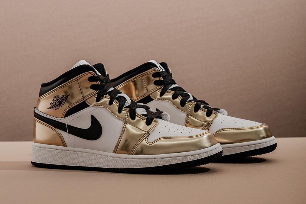 Air Jordan 1 Mid "Metallic Gold" 