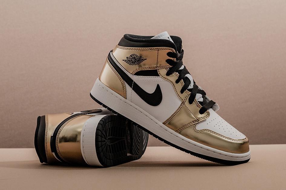 Air Jordan 1 Mid "Metallic Gold" 