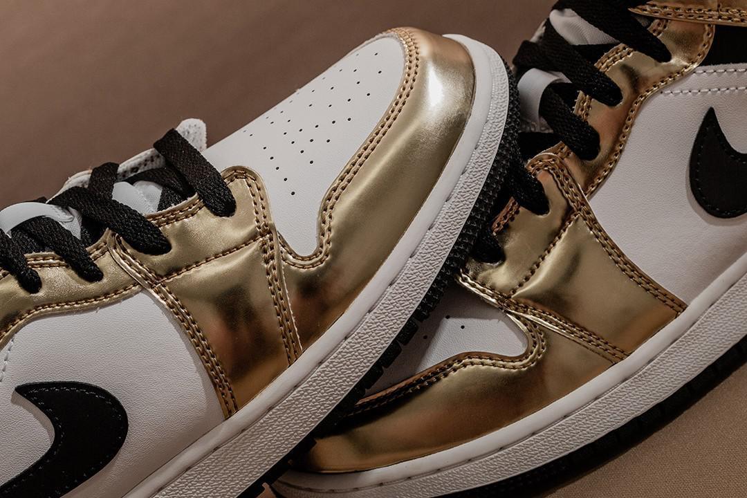 Air Jordan 1 Mid "Metallic Gold" 