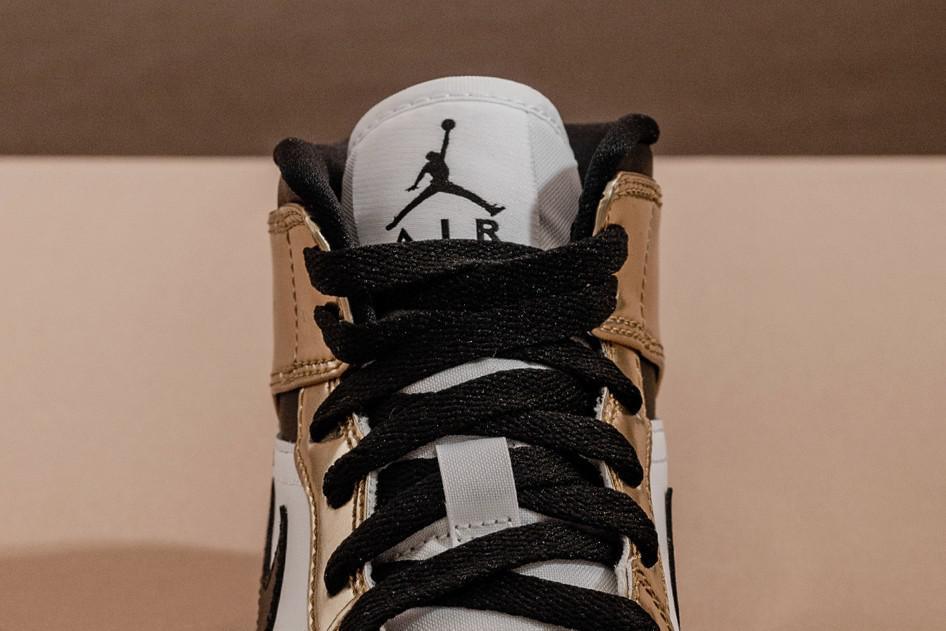 Air Jordan 1 Mid "Metallic Gold" 