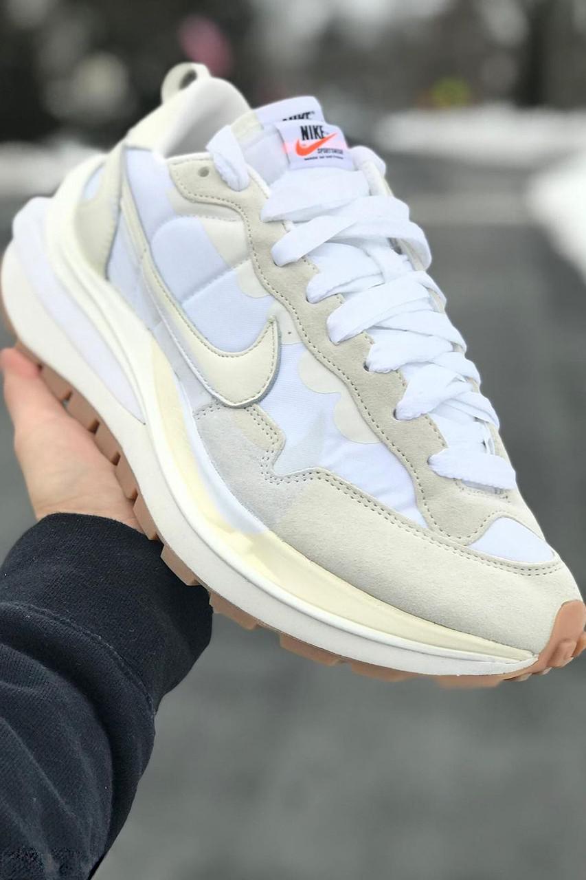 Une collaboration sacai x Nike Vaporwaffle "Sail" avec Gum Bottoms est en préparation Une collaboration sacai x Nike Vaporwaffle "Sail" avec Gum Bottoms est en préparation