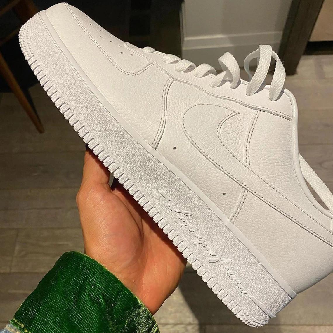 Premier aperçu de l'Air Force 1 Drake x Nike "Certified Lover Boy".