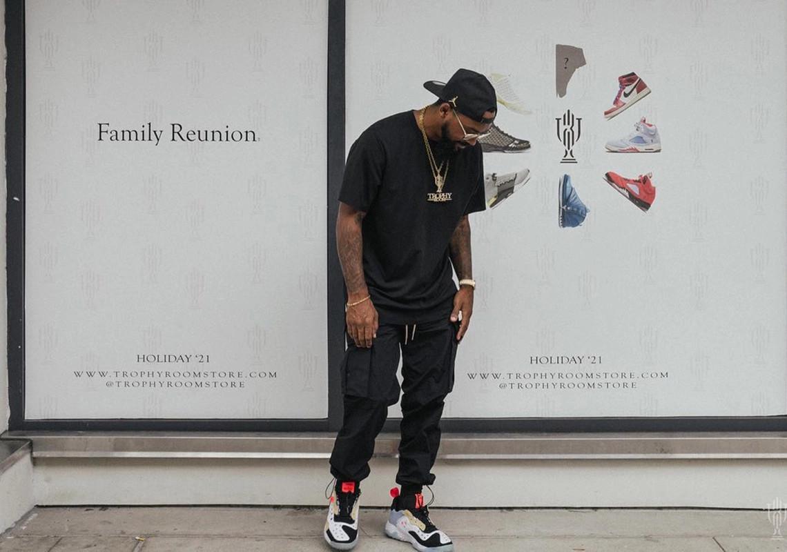 Marcus Jordan annonce une nouvelle collaboration Trophy Room x Air Jordan lors de la réouverture du magasin. Marcus Jordan annonce une nouvelle collaboration Trophy Room x Air Jordan lors de la réouverture du magasin.