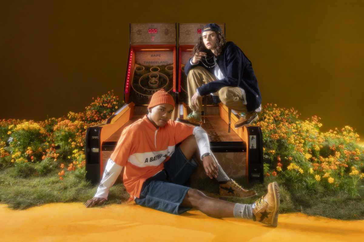 A BATHING APE & TIMBERLAND s'associent pour ajouter une touche de modernité aux silhouettes emblématiques de Timberland.  A BATHING APE & TIMBERLAND s'associent pour ajouter une touche de modernité aux silhouettes emblématiques de Timberland.