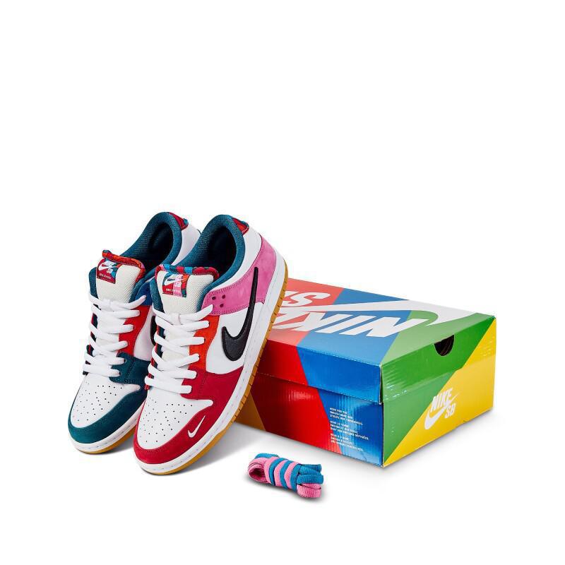 NIKE SB Dunk Low Pro QS x Parra F&F NIKE SB Dunk Low Pro QS x Parra F&F