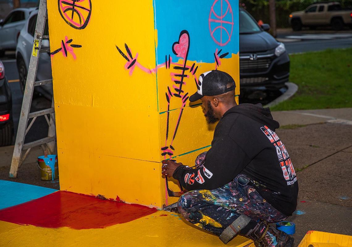 La Reebok Question Mid "Class Of 16" célèbre le 5e anniversaire de l'intronisation d'Iverson au Hall of Fame. La Reebok Question Mid "Class Of 16" célèbre le 5e anniversaire de l'intronisation d'Iverson au Hall of Fame.