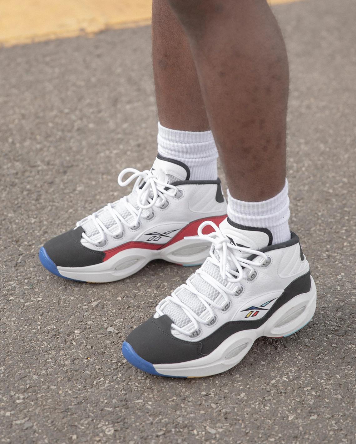 La Reebok Question Mid "Class Of 16" célèbre le 5e anniversaire de l'intronisation d'Iverson au Hall of Fame. La Reebok Question Mid "Class Of 16" célèbre le 5e anniversaire de l'intronisation d'Iverson au Hall of Fame.