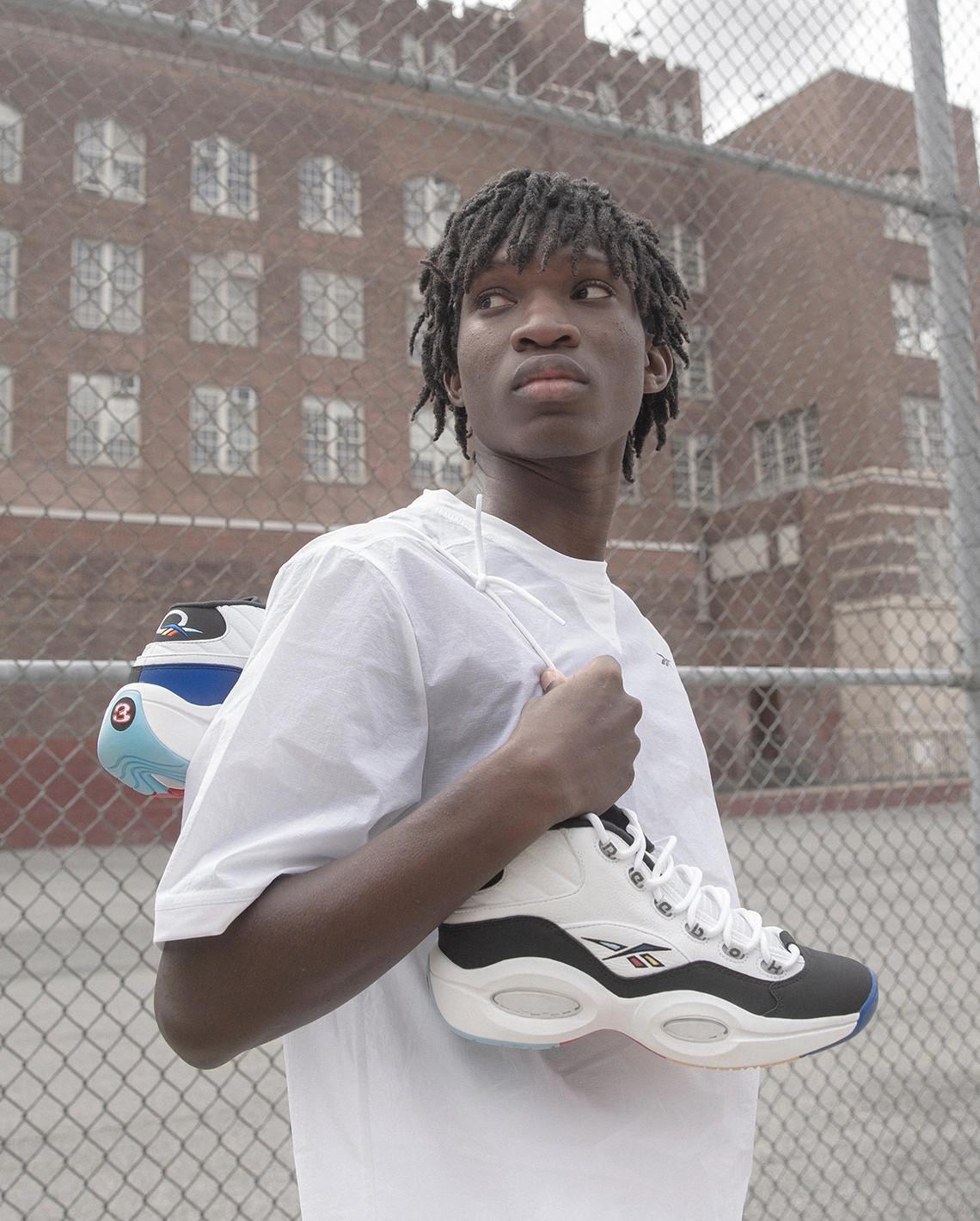 La Reebok Question Mid "Class Of 16" célèbre le 5e anniversaire de l'intronisation d'Iverson au Hall of Fame. La Reebok Question Mid "Class Of 16" célèbre le 5e anniversaire de l'intronisation d'Iverson au Hall of Fame.